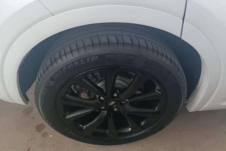 Used Li Auto ONE 2021 Extended-Range 6-Seater Version Right Rear Wheel Hub