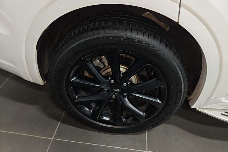 Used Li Auto ONE 2021 Extended-Range 6-Seater Version Right Rear Wheel Hub