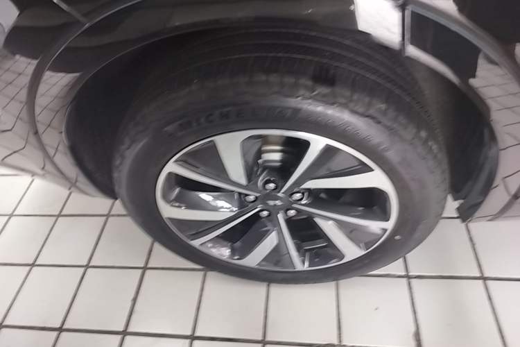 Used Li Auto ONE 2021 Extended-Range 6-Seater Version Right Rear Wheel Hub