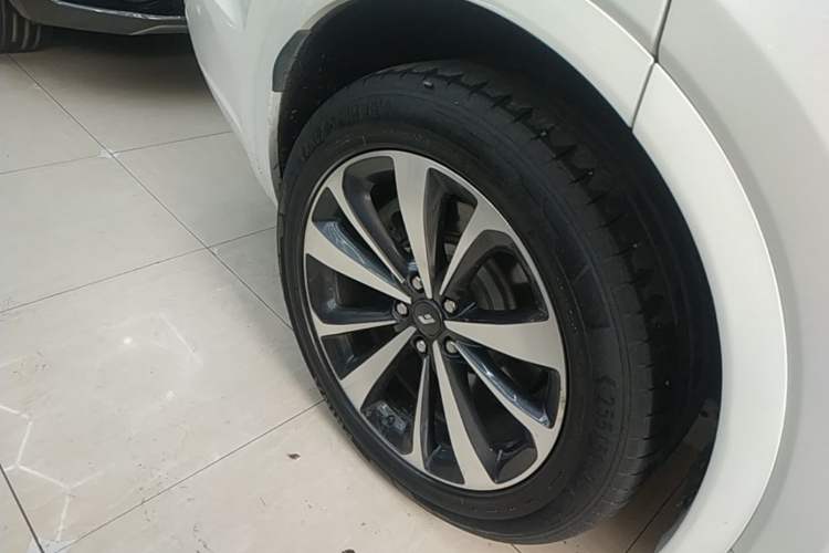 Used Li Auto ONE 2021 Extended-Range 6-Seater Version Right Rear Wheel Hub
