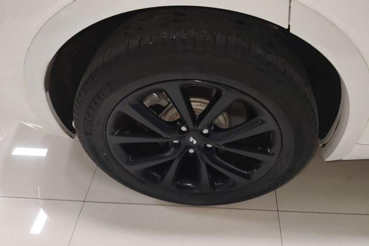 Used Li Auto ONE 2021 Extended-Range 6-Seater Version Right Rear Wheel Hub