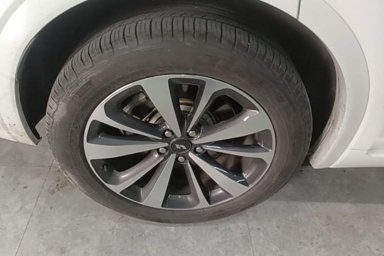 Used Li Auto ONE 2021 Extended-Range 6-Seater Version Right Rear Wheel Hub