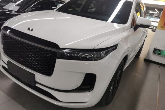 Ojetý Li Auto ONE 2021 Extended-Range 6-Seater Version