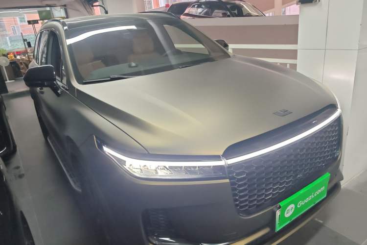 Used Li Auto ONE 2021 Extended-Range 6-Seater Version Front Right 45 Deg