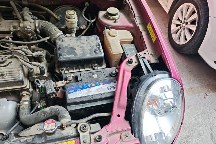 Used Lifan Auto 320 2009 1.3L Standard Edition Engine Bay Left