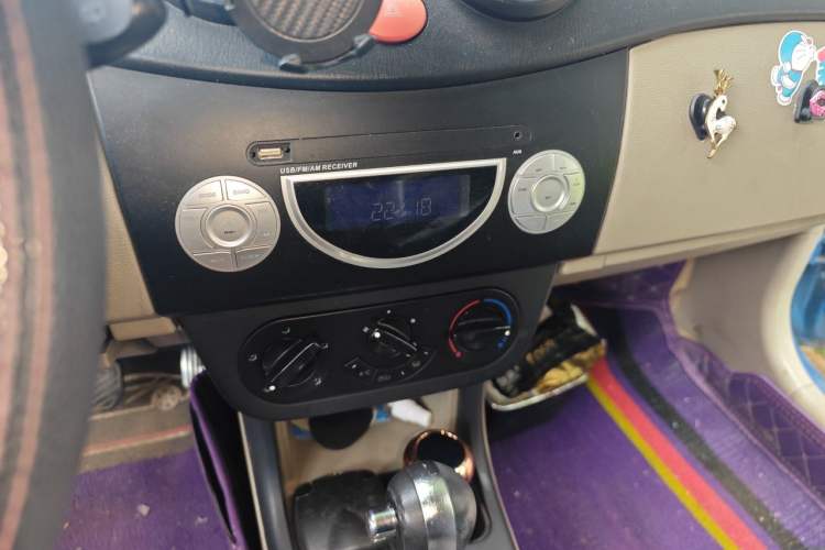 Used Lifan Auto 320 2011 1.3L CVT Deluxe Edition Audio And AC Panel