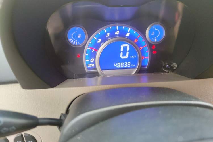 Used Lifan Auto 320 2011 Snow Edition 1.3L Standard Model Odometer Close Up
