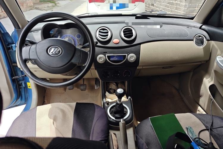 Used Lifan Auto 320 2012 Champion Edition 1.3L Manual CoolDrive Model Center Console