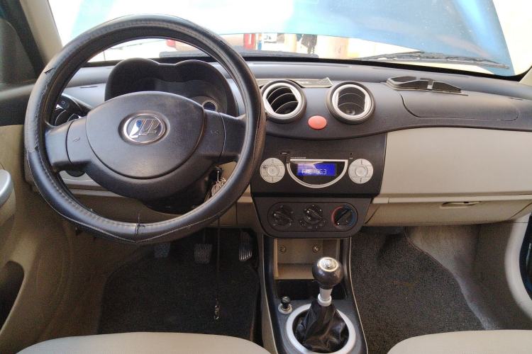 Used Lifan Auto 320 2012 Champion Edition 1.3L Manual Cool Xiang Model Center Console