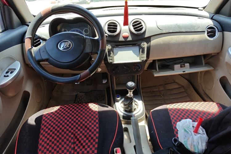 Used Lifan Auto 320 2012 Champion Edition 1.3L Manual CoolDrive Model Center Console