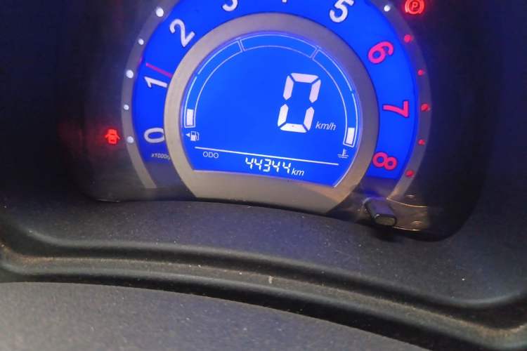Used Lifan Auto 330 2014 1.3L Manual Standard Edition Odometer Close Up