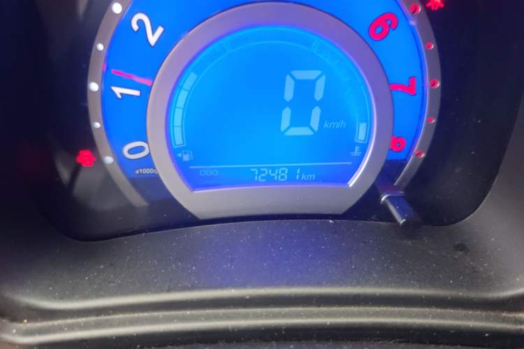 Used Lifan Auto 330 2014 1.3L Manual Standard Edition Odometer Close Up