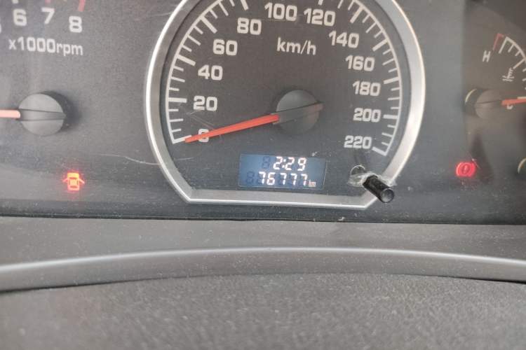 Used Lifan Auto 520 2011 520i 1.3L Comfort Model Odometer Close Up
