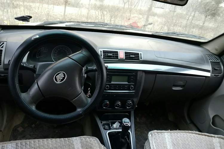 Used Lifan Auto 520 2011 520 Navigation Edition 1.3L Comfort Version Center Console