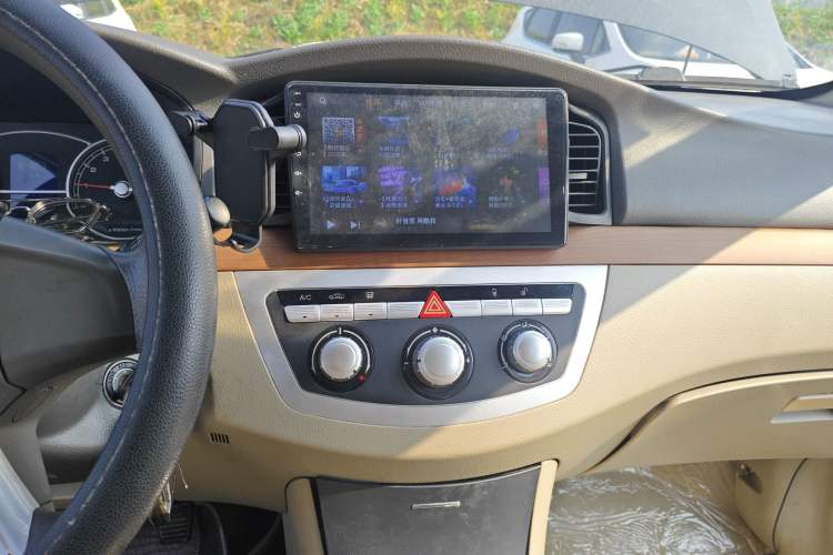 Used Lifan Auto 620 2010 Platinum Edition 1.5L Manual Premium Model Audio And AC Panel