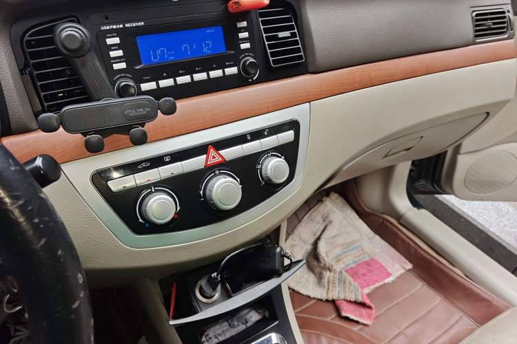 Used Lifan Auto 620 2010 Platinum Edition 1.5L Manual Premium Model Audio And AC Panel