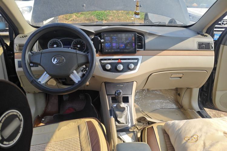 Used Lifan Auto 620 2010 Platinum Edition 1.5L Manual Premium Model Center Console