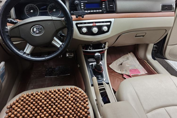 Used Lifan Auto 620 2010 Platinum Edition 1.5L Manual Premium Model Center Console