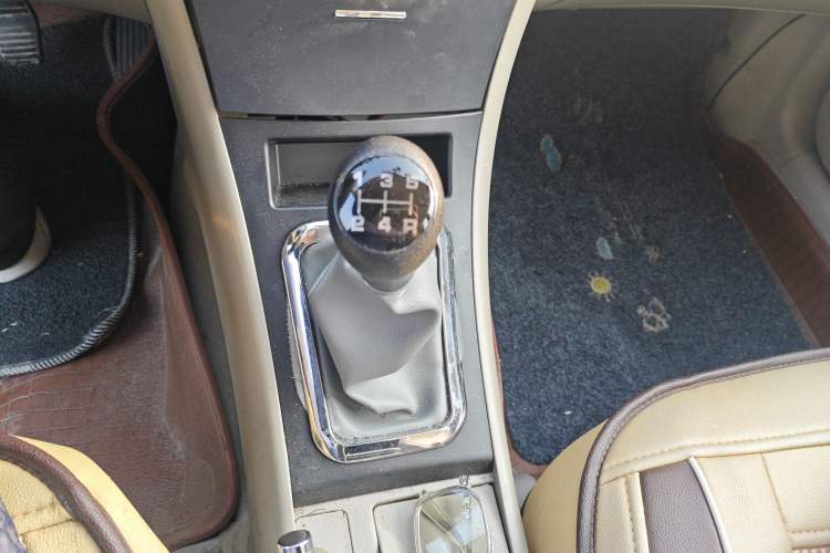 Used Lifan Auto 620 2010 Platinum Edition 1.5L Manual Premium Model Gear Lever