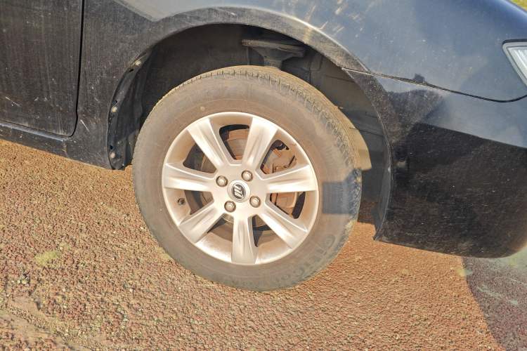 Used Lifan Auto 620 2010 Platinum Edition 1.5L Manual Premium Model Right Front Wheel Hub