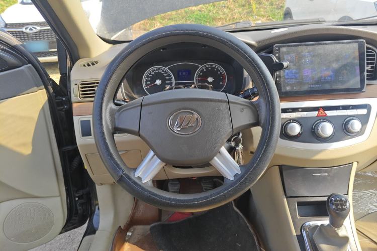Used Lifan Auto 620 2010 Platinum Edition 1.5L Manual Premium Model Steering Wheel