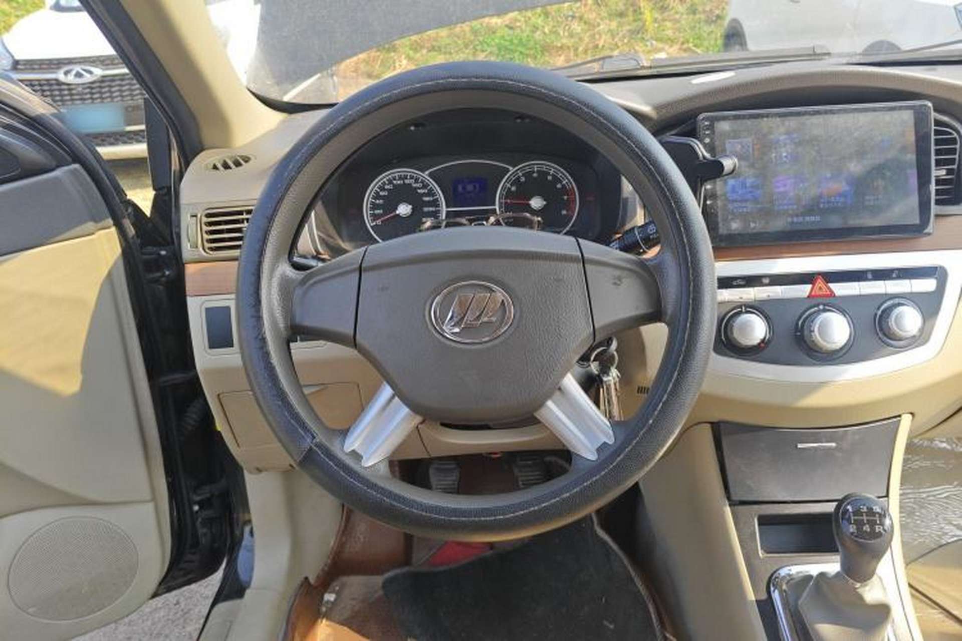 Used Lifan Auto 620 2010 Platinum Edition 1.5L Manual Premium Model Steering Wheel
