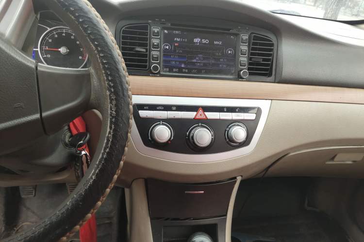 Used Lifan Auto 620 2010 Platinum Edition 1.5L Manual Premium Model Audio And AC Panel