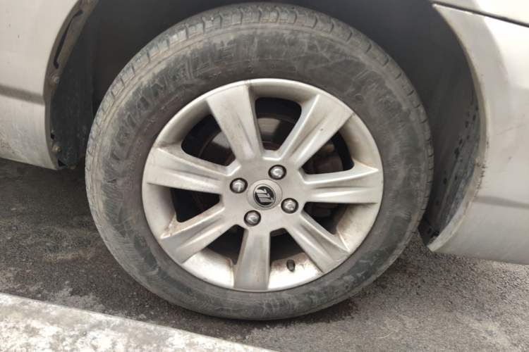 Used Lifan Auto 620 2010 Platinum Edition 1.5L Manual Premium Model Right Front Wheel Hub