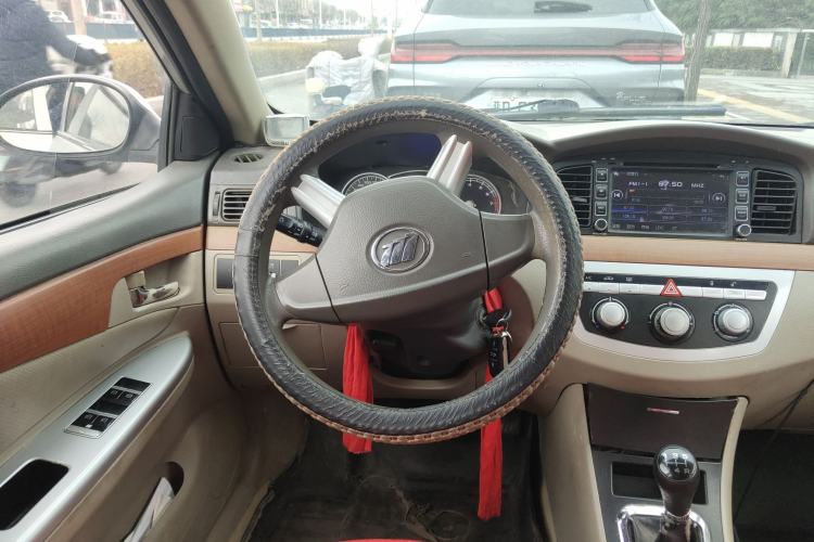 Used Lifan Auto 620 2010 Platinum Edition 1.5L Manual Premium Model Steering Wheel