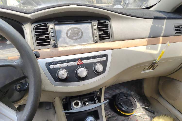 Used Lifan Auto 620 2012 1.5L Manual Comfort Type A Audio And AC Panel