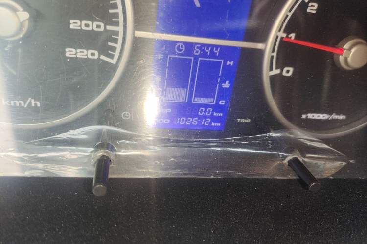 Used Lifan Auto 620 2012 1.5L Manual Luxury Version Odometer Close Up