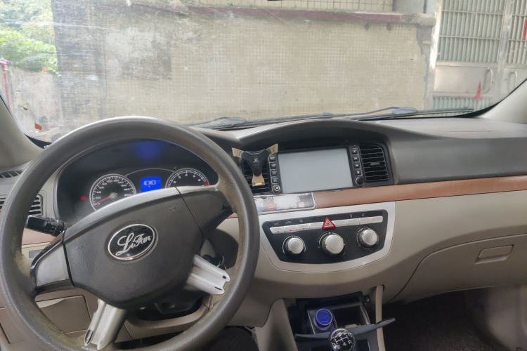 Used Lifan Auto 620 2012 1.5L Manual Comfort Type B Center Console