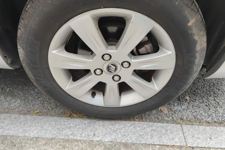 Used Lifan Auto 620 2012 1.5L Manual Comfort Type B Right Front Wheel Hub