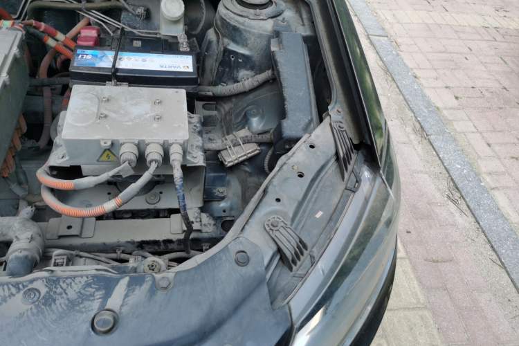 Used Lifan Auto 650EV 2018 Luxury Model Engine Bay Left