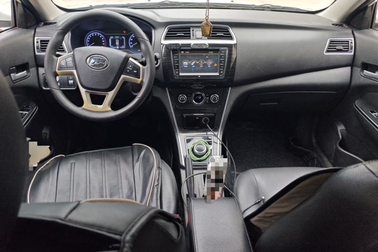 Used Lifan Auto 650EV 2018 Comfort Model Center Console