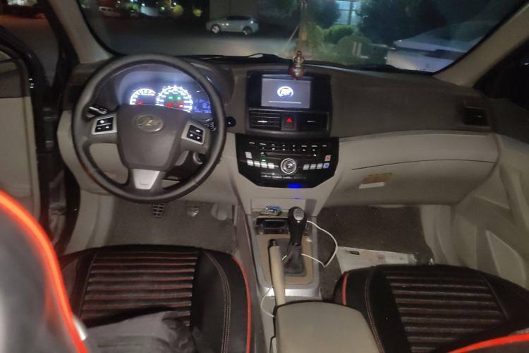 Used Lifan Auto 720 2013 1.8L Luxury EX Model Center Console