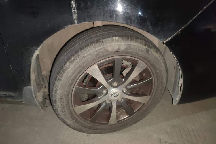 Used Lifan Auto 720 2013 1.8L Luxury EX Model Right Front Wheel Hub