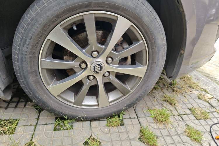 Used Lifan Auto 720 2013 1.8L Luxury EX Model Right Front Wheel Hub