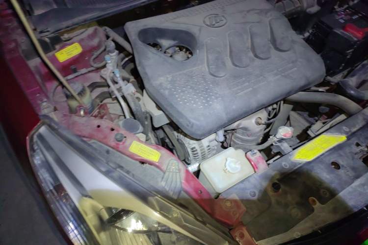Used Lifan Auto 720 2014 Upgraded Model 1.5L Luxury Version Engine Bay Right