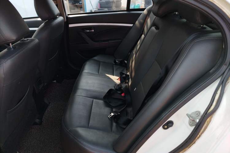 Used Lifan Auto 720 2014 Upgraded Model 1.5L Luxury Version Interior 1