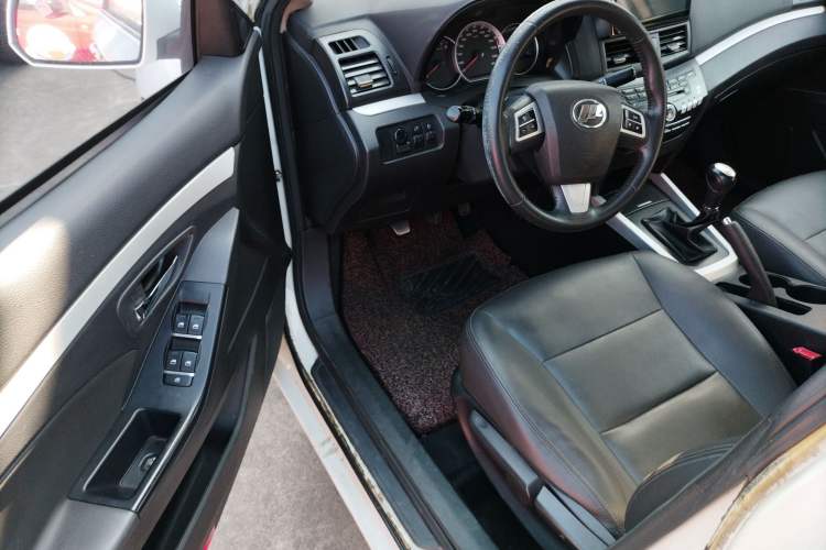 Used Lifan Auto 720 2014 Upgraded Model 1.5L Luxury Version Interior 2