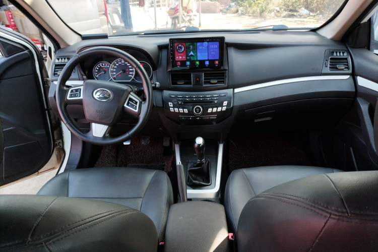 Used Lifan Auto 720 2014 Upgraded Model 1.5L Luxury Version Interior 3