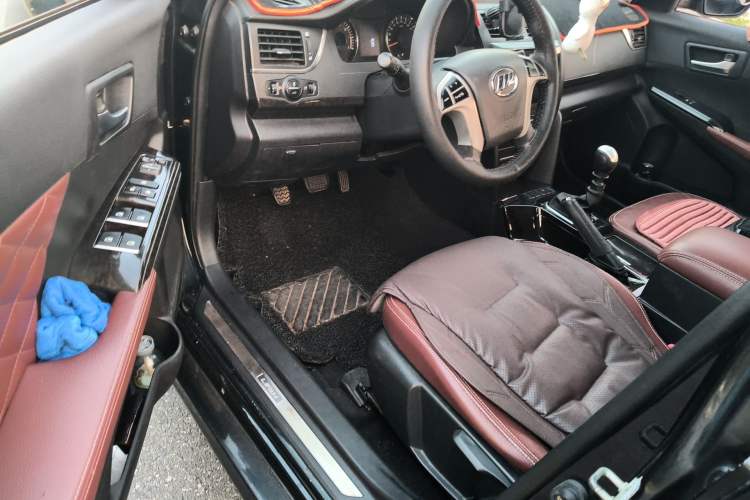 Used Lifan Auto 820 2015 1.8L Manual Luxury Model Driver Seat