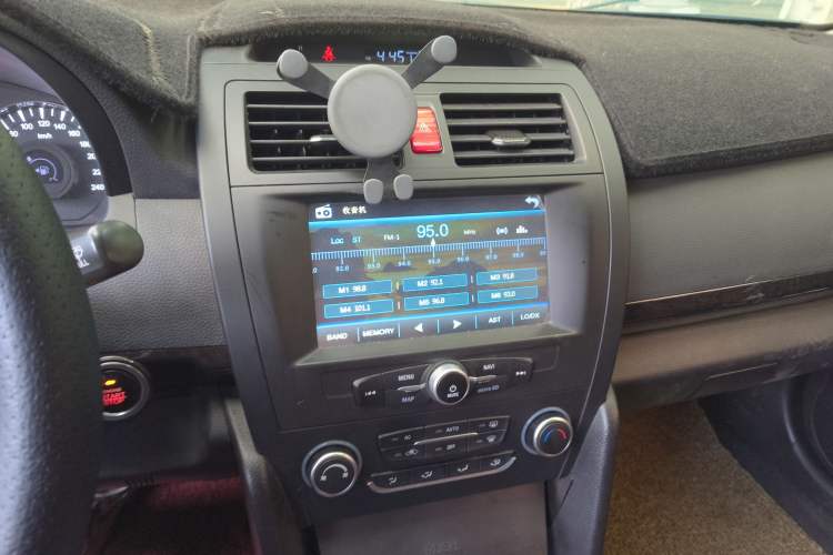 Used Lifan Auto 820 2015 1.8L Manual Luxury Model Audio And AC Panel
