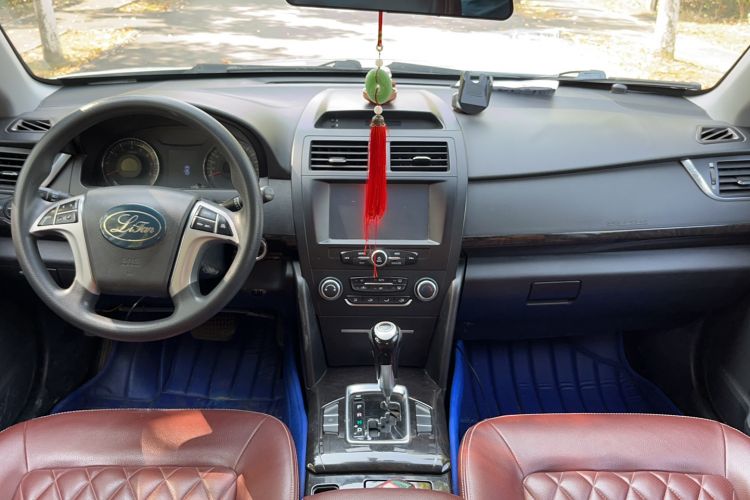 Used Lifan Auto 820 2015 2.4L Automatic Luxury Model Center Console