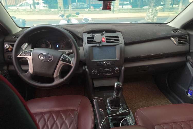Used Lifan Auto 820 2015 1.8L Manual Luxury Model Center Console