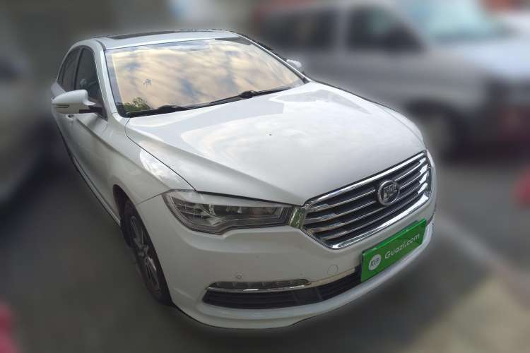 Used Lifan Auto 820 2015 1.8L Manual Luxury Model Front Right 45 Deg