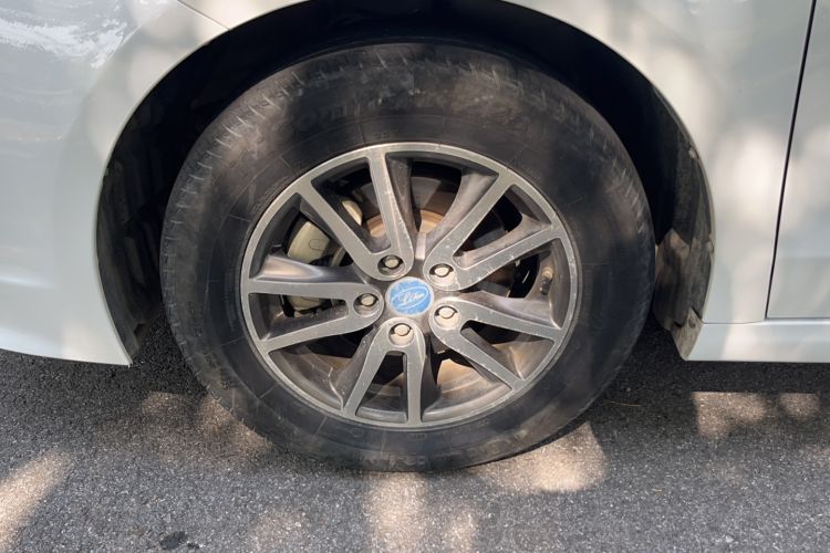 Used Lifan Auto 820 2015 2.4L Automatic Luxury Model Left Front Wheel Hub