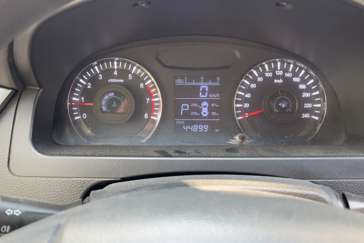 Used Lifan Auto 820 2015 2.4L Automatic Luxury Model Odometer Close Up
