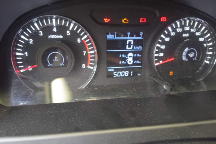 Used Lifan Auto 820 2015 1.8L Manual Luxury Model Odometer Close Up